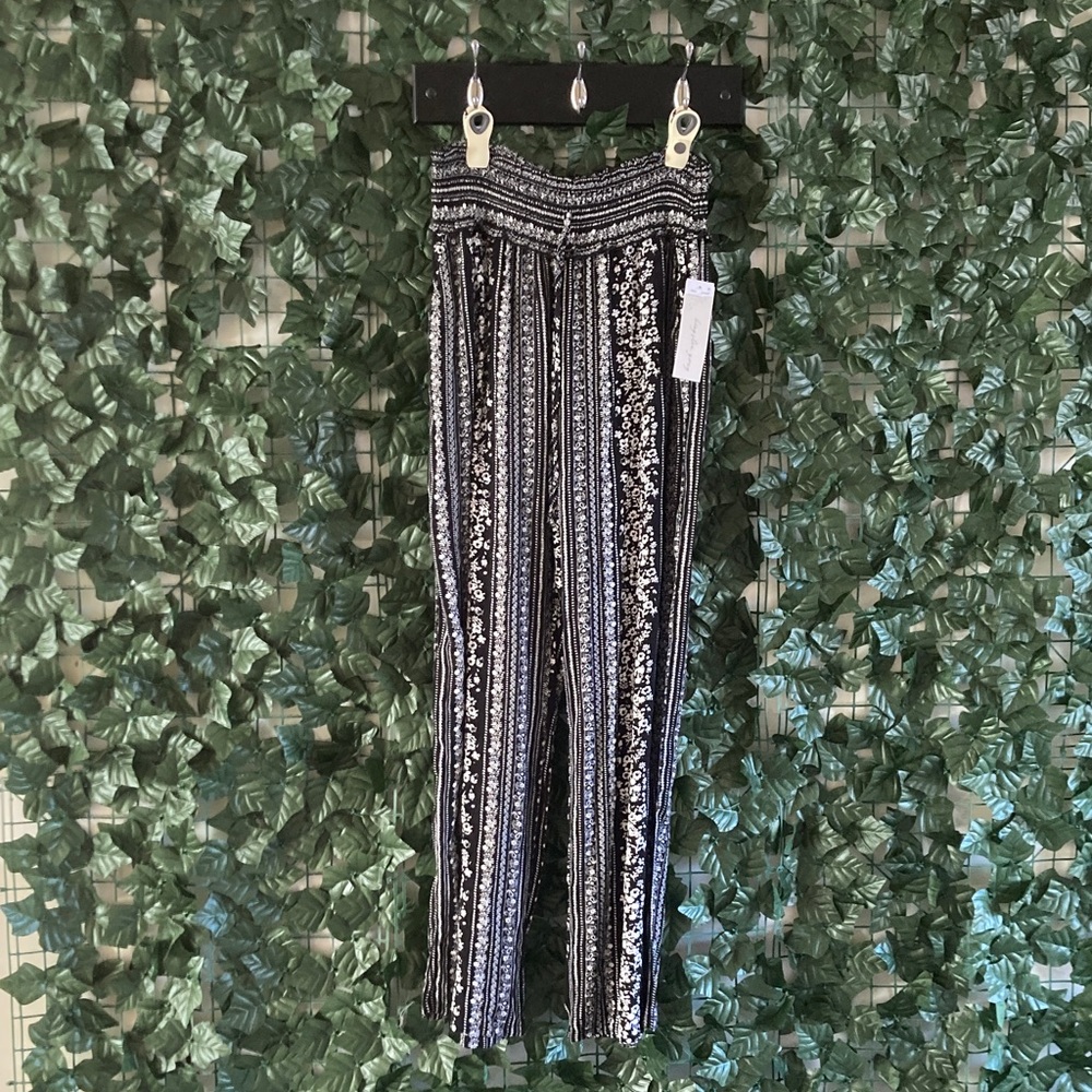 NWT Kingston Grey size‎ LBlack/Ivory Floral Boho Drawstring Pants with Pockets!